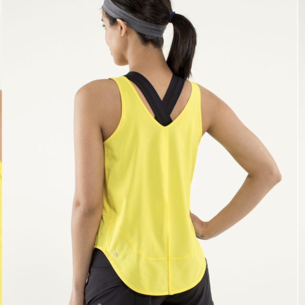 Lululemon Run: Featherweight Singlet Sizzle